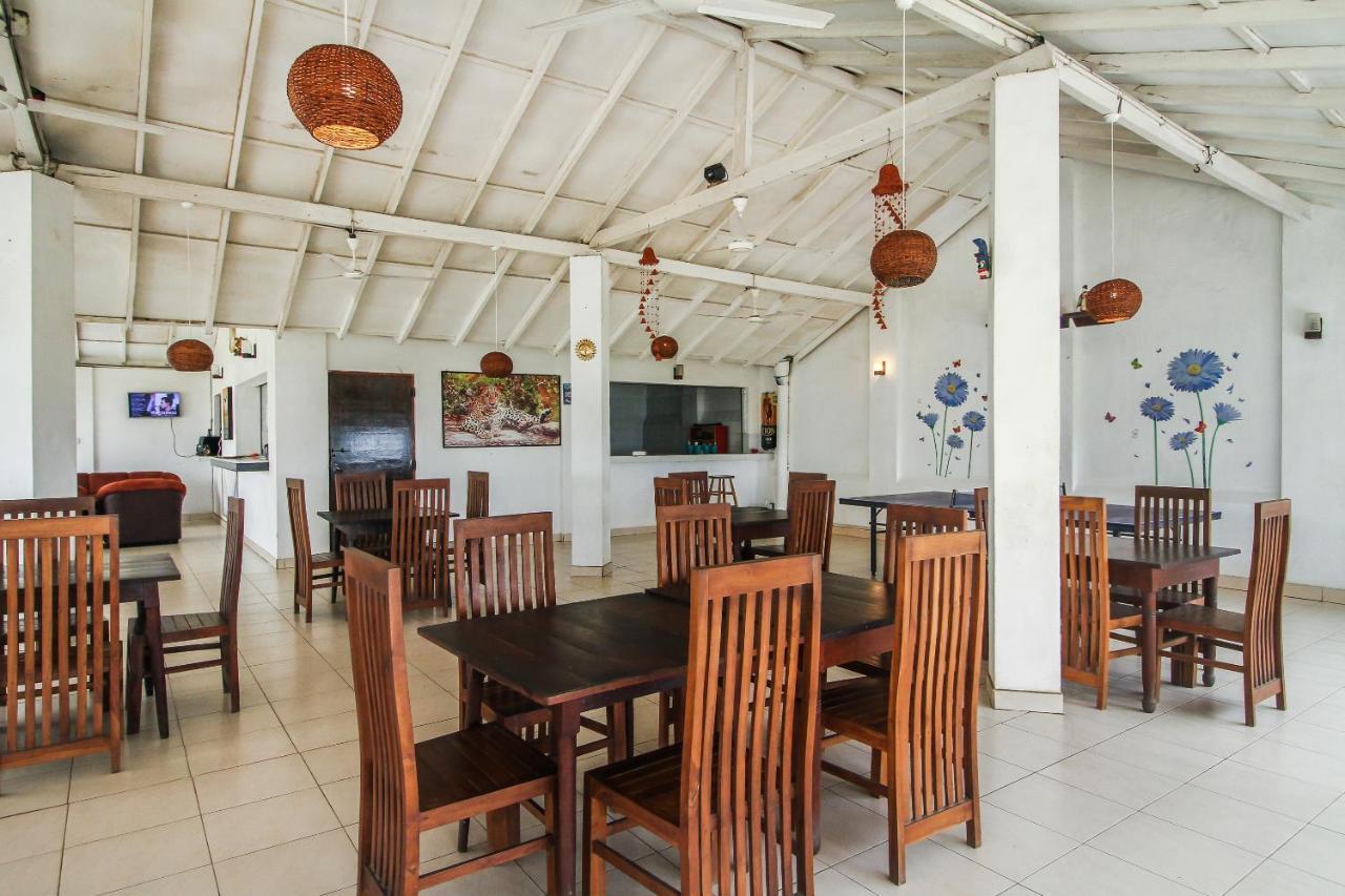 Oyo 490 Shangrela Beach Resort Ambalangoda  Exteriör bild